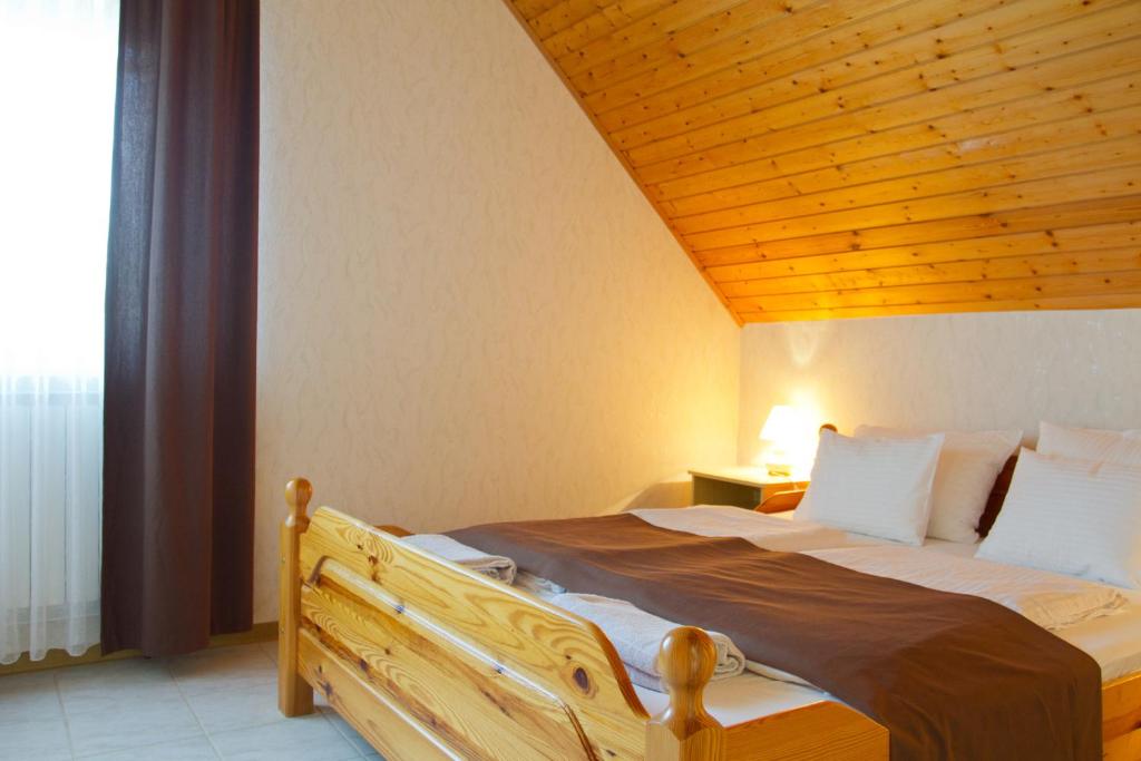 Postel nebo postele na pokoji v ubytování Csokoládé
