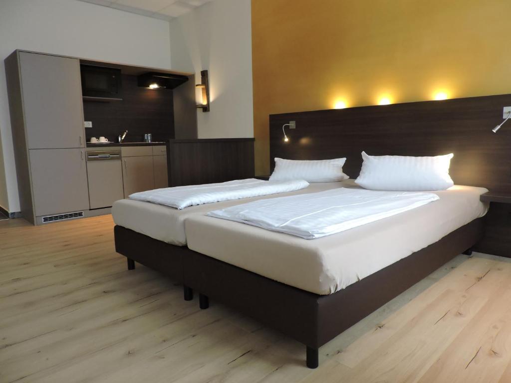 Giường trong phòng chung tại Apart-Hotel Wiesbaden