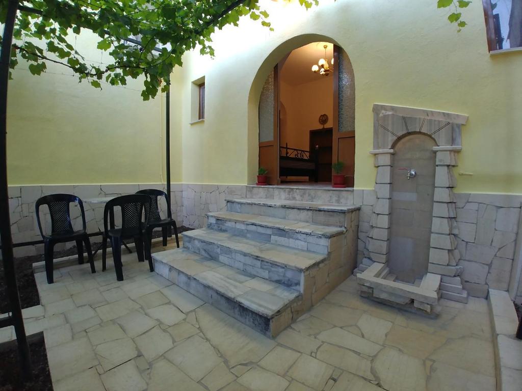 Foto dalla galleria di Guest House Urat a Gjirokastër