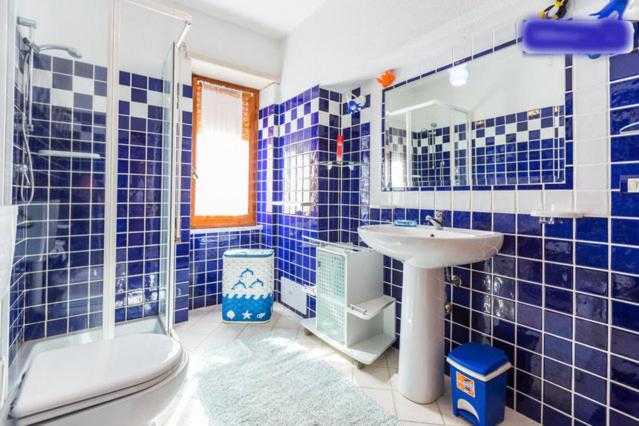 A bathroom at On The Beach La Rena Beddha