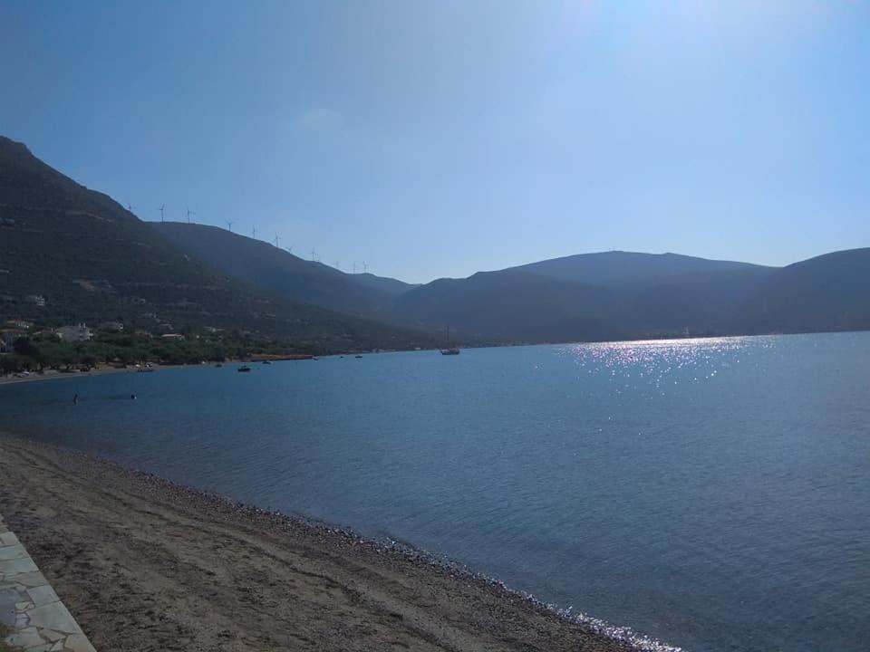 Fotografia z galérie ubytovania Waterfront Mediterranean Villa v destinácii Skroponeria