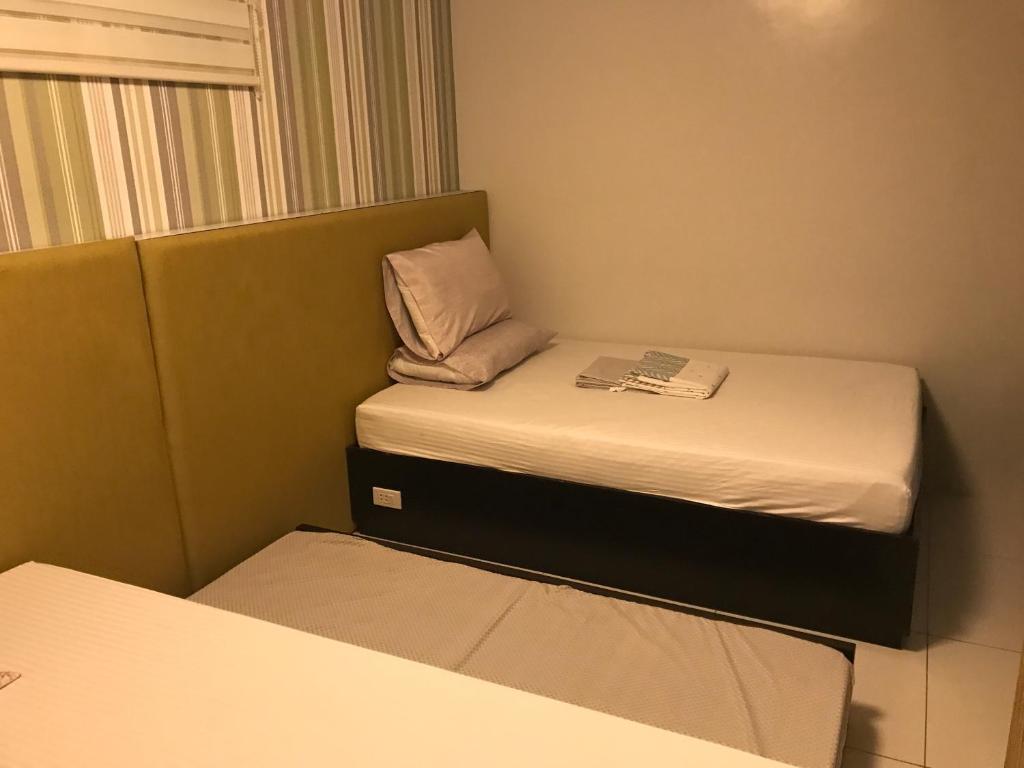 Postel nebo postele na pokoji v ubytování Creys Condo 2 at Pico de Loro Cove