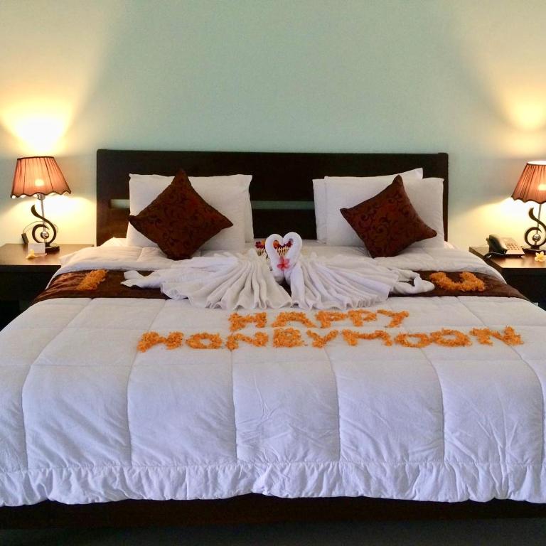Tempat tidur dalam kamar di Grey House Monkey Forest