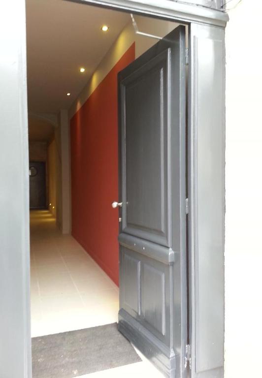 an open door in a room with a hallway at Burdigala Homes - Les Apparts de la Course in Bordeaux