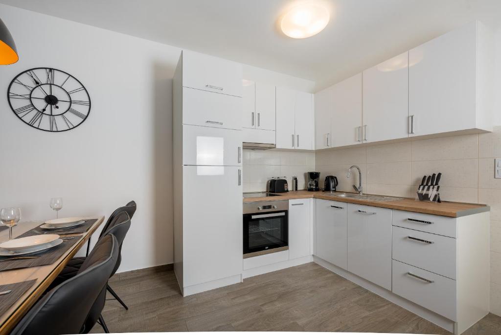 Kuchyňa alebo kuchynka v ubytovaní Villa Anja 1st floor