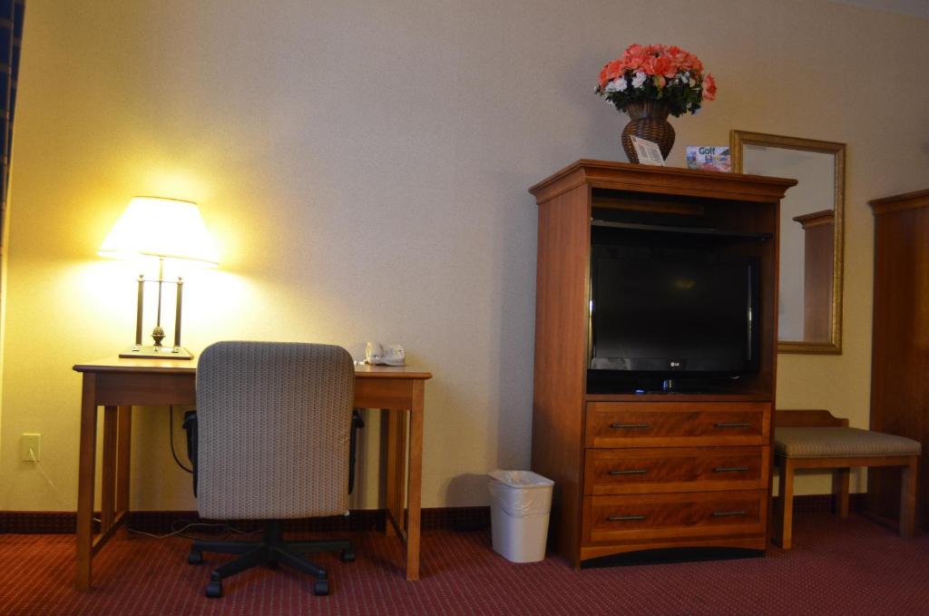 Comfort Inn & Suites I-25 near Spaceport America - King Room - Accessible/Non-Smoking