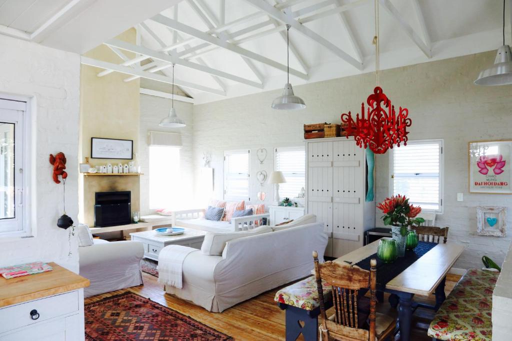 Gallery image of The Crowded House in Pringle Bay