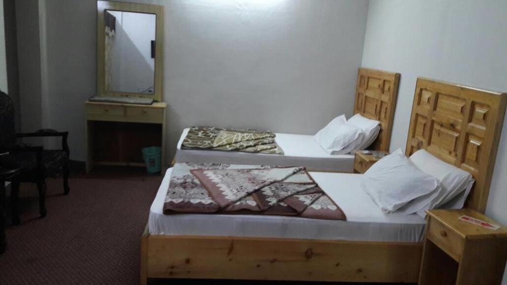 Lova arba lovos apgyvendinimo įstaigoje Naveed Tourist Inn