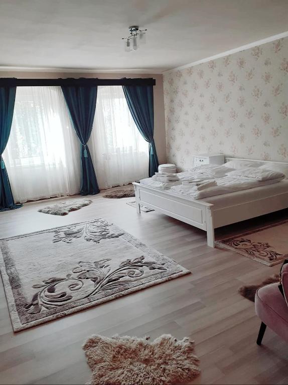 Ліжко або ліжка в номері Casa centru vechi sibiu