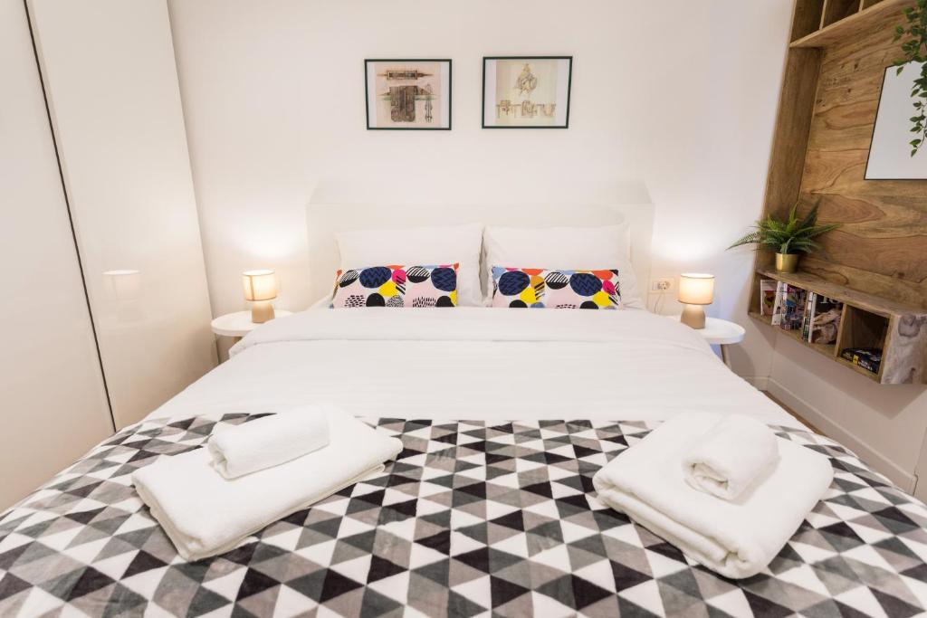 Łóżko lub łóżka w pokoju w obiekcie Studio Apartments near park Zrinjevac