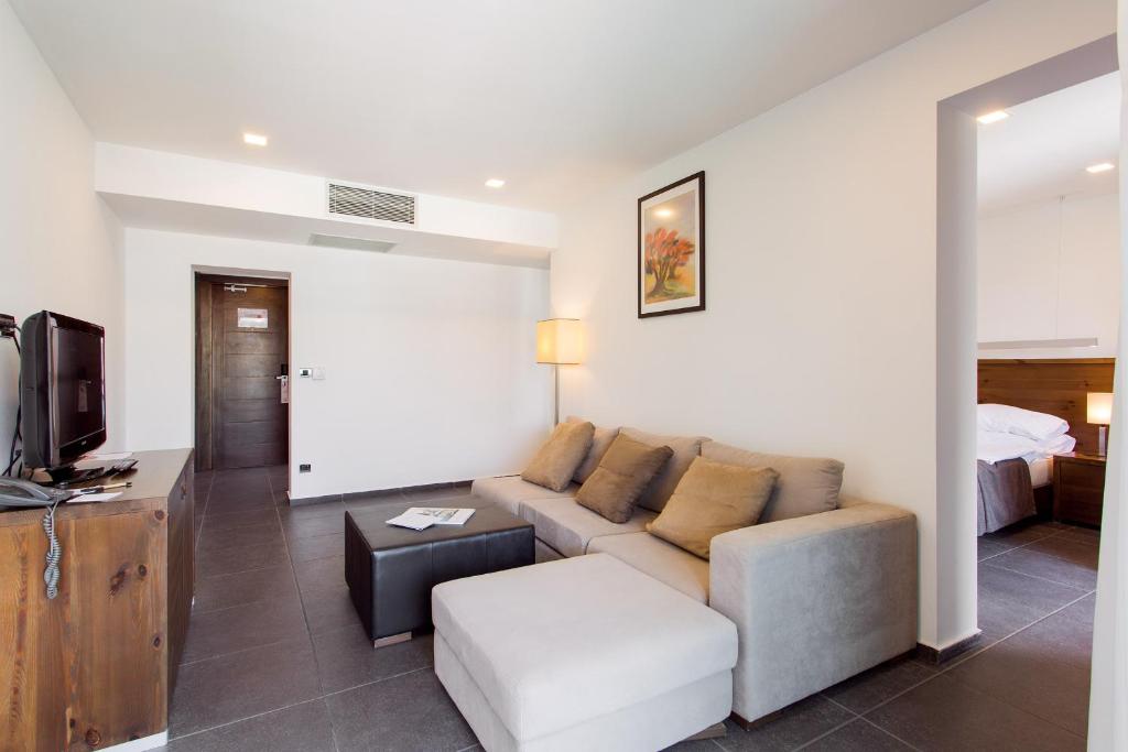 Avala Resort & Villas - 9