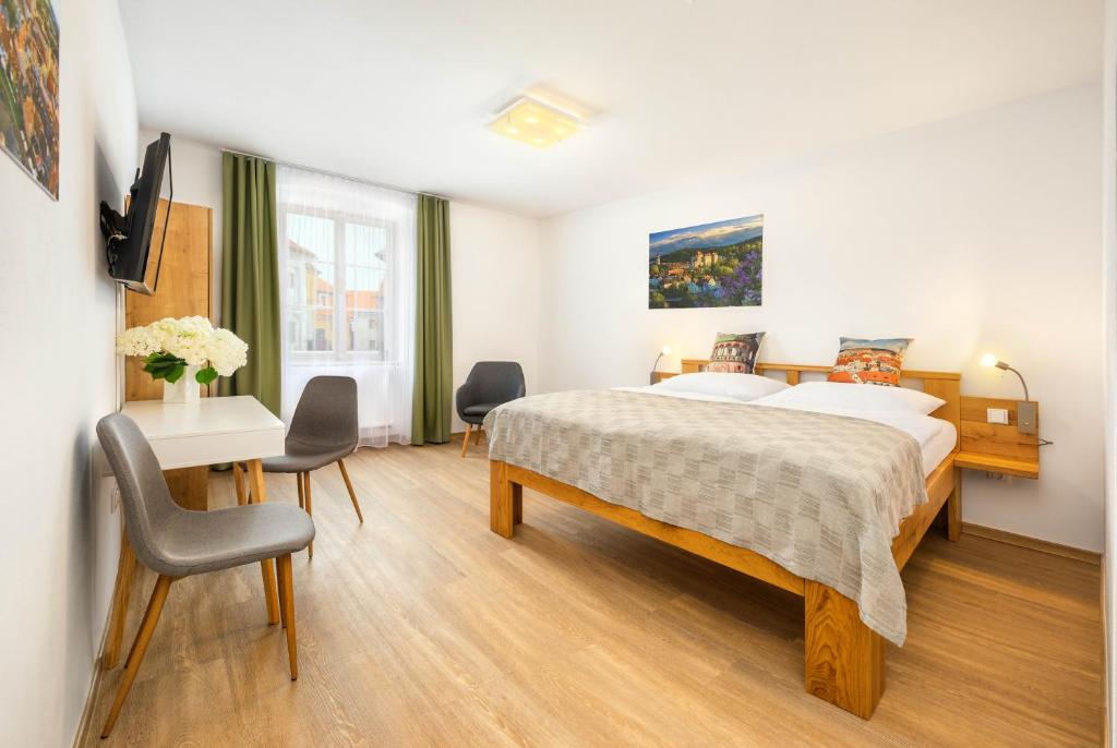 Postel nebo postele na pokoji v ubytování Hotel Garni Villa Areka