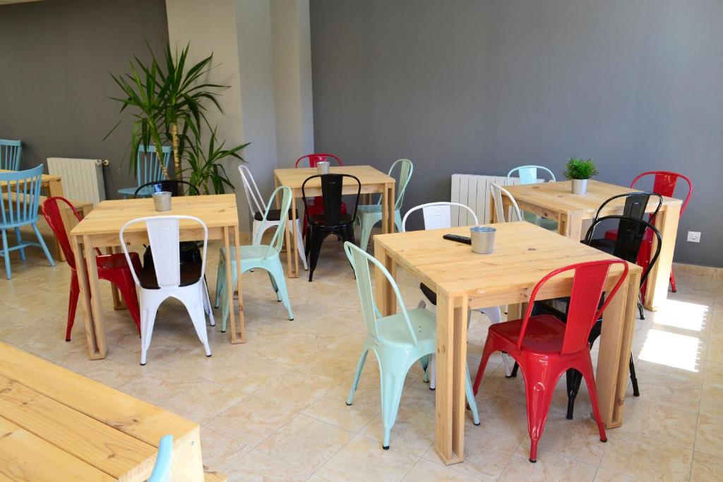 Un restaurante o sitio para comer en Alda Estella Hostel