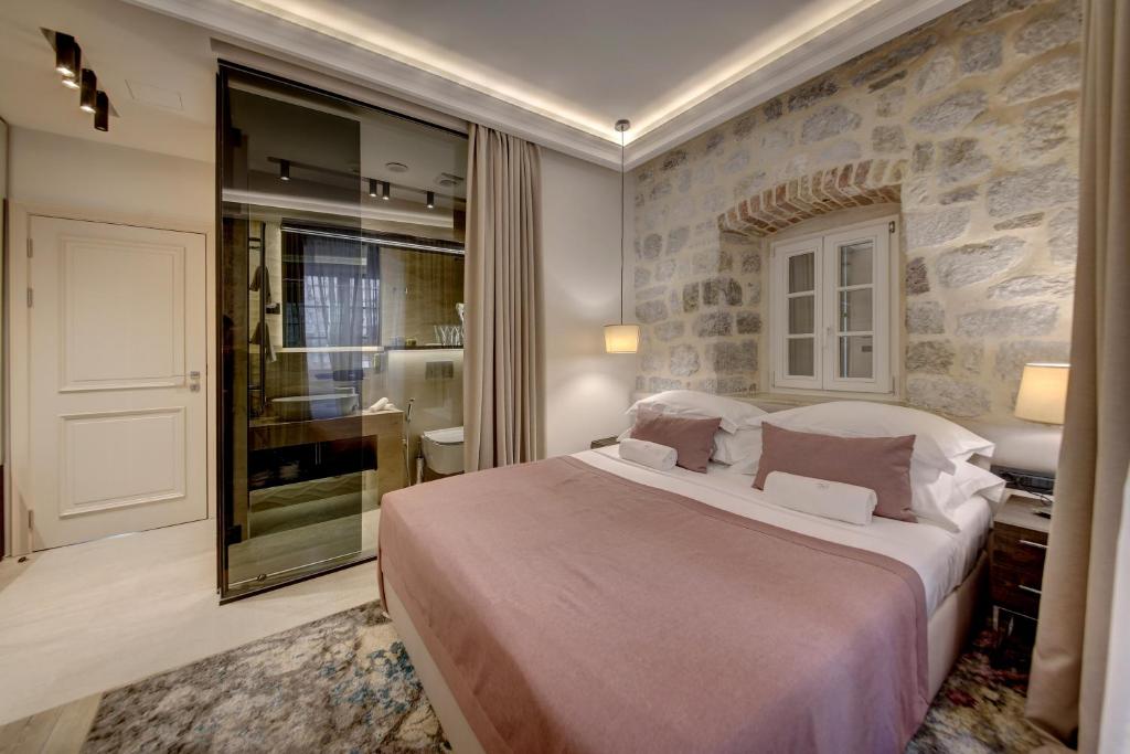 Postel nebo postele na pokoji v ubytování Heritage Hotel Leon Coronato