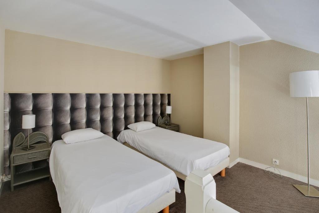Postel nebo postele na pokoji v ubytování Hôtel Arcadia