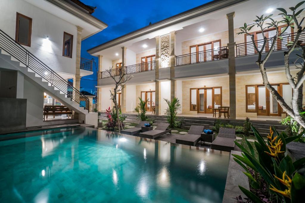 une image d'une maison avec une piscine dans l'établissement Pondok Tamiu, à Ubud