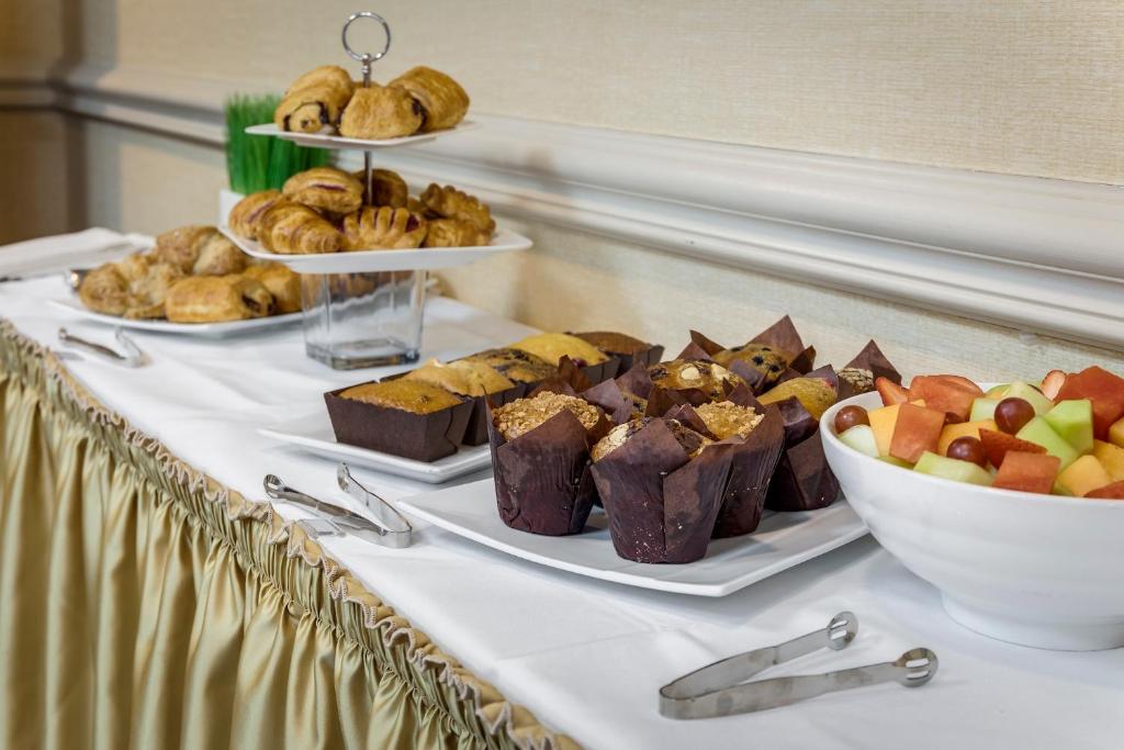 Monte Carlo Inn Airport Suites - Resim 20