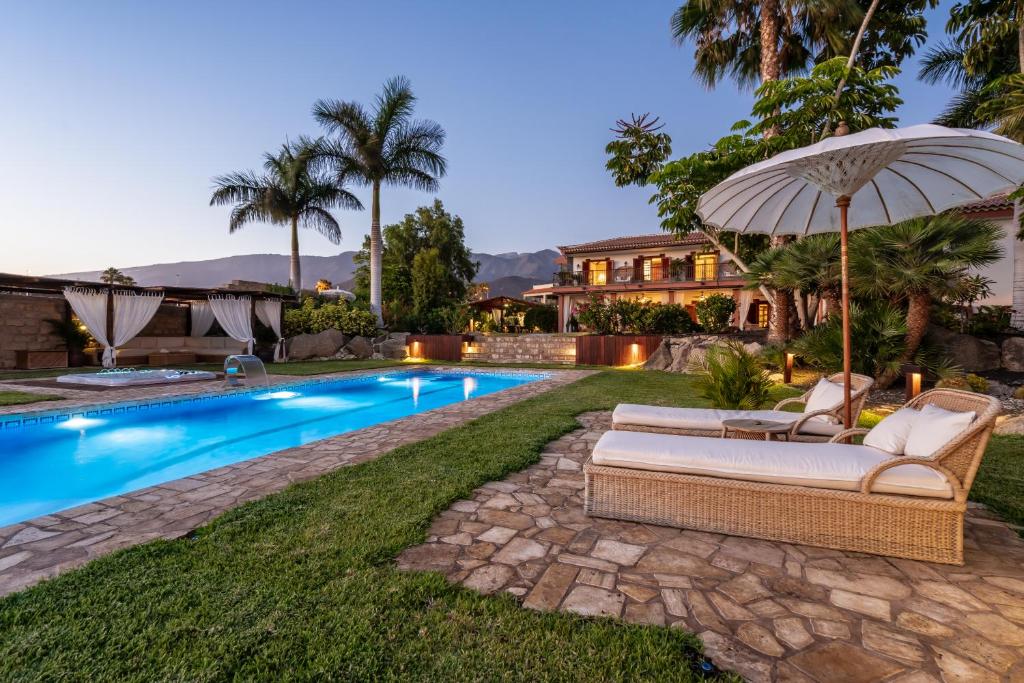 The swimming pool at or close to Finca La Rosa de Los Vientos