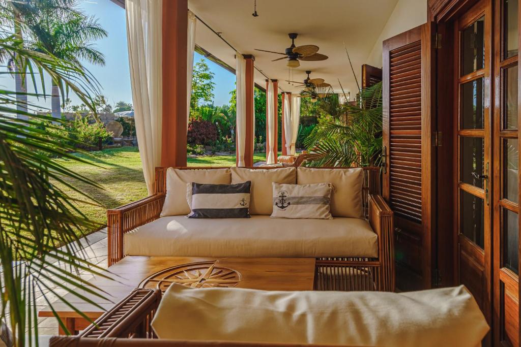 A seating area at Finca La Rosa de Los Vientos
