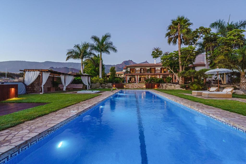 The swimming pool at or close to Finca La Rosa de Los Vientos