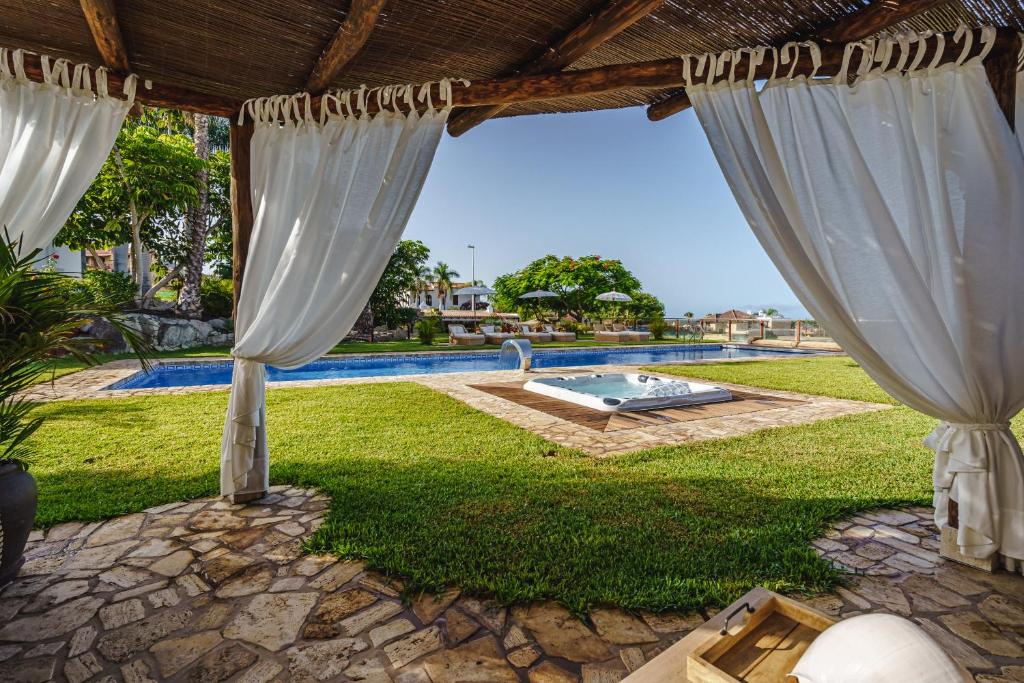 The swimming pool at or close to Finca La Rosa de Los Vientos