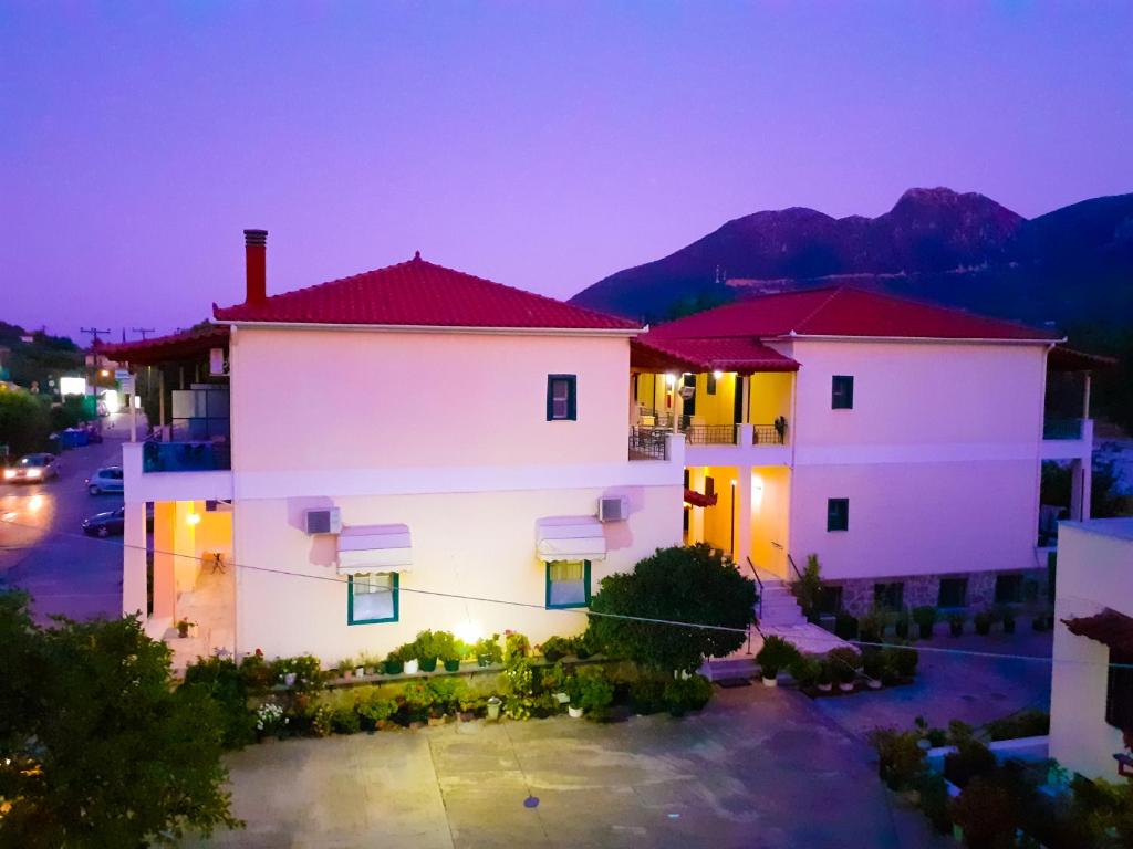 Widok na góry z tego aparthotelu