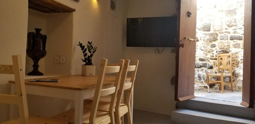 TV a/nebo společenská místnost v ubytování Amaranti House n Art