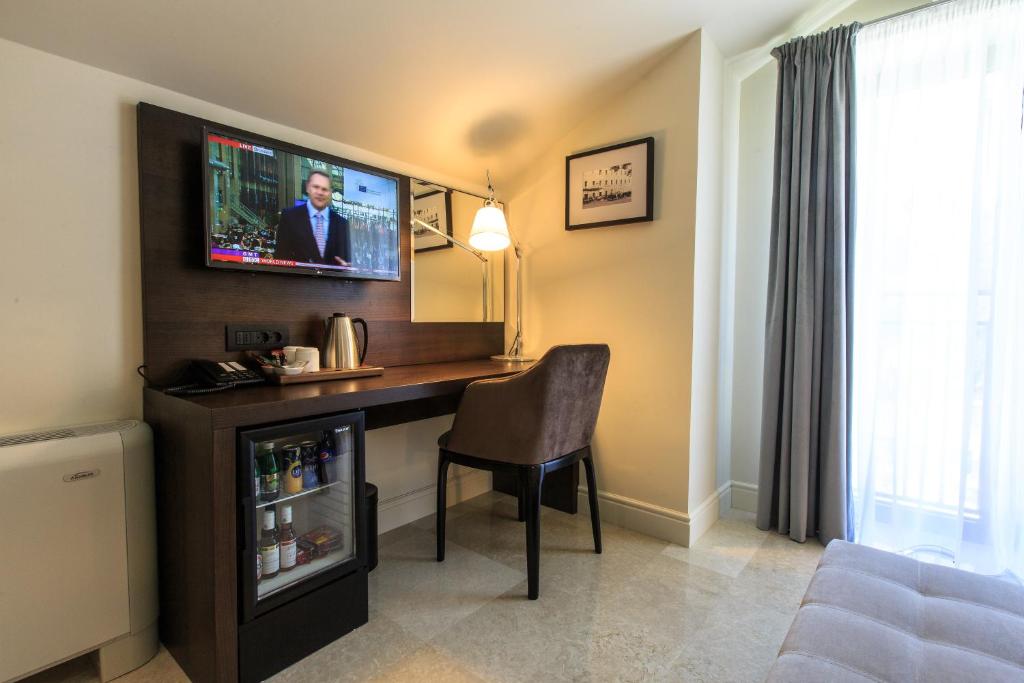 Hotel California by Aycon - 19