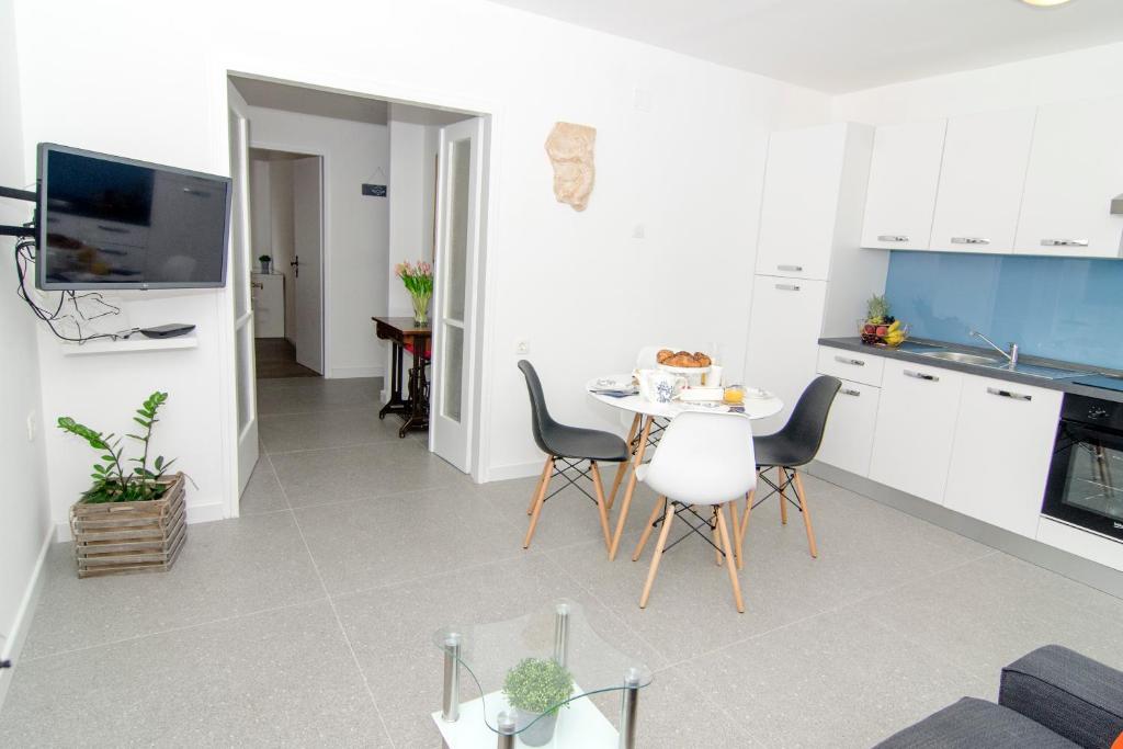 Kuchyňa alebo kuchynka v ubytovaní Apartman M&D