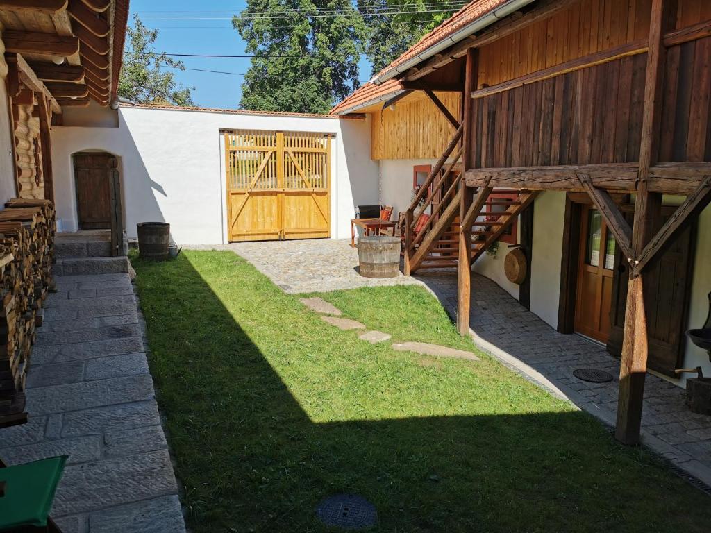 Zahrada ubytování Penzion Okamžik Stanovice