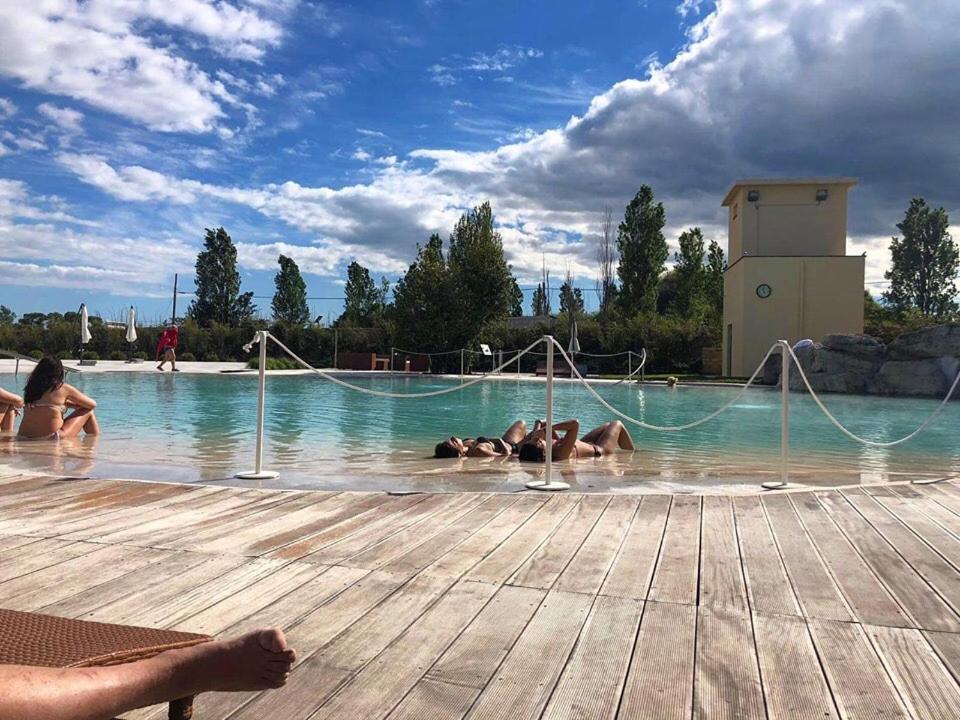 Bazén v ubytování Tuscania Terme Suites Apartments nebo v jeho okolí