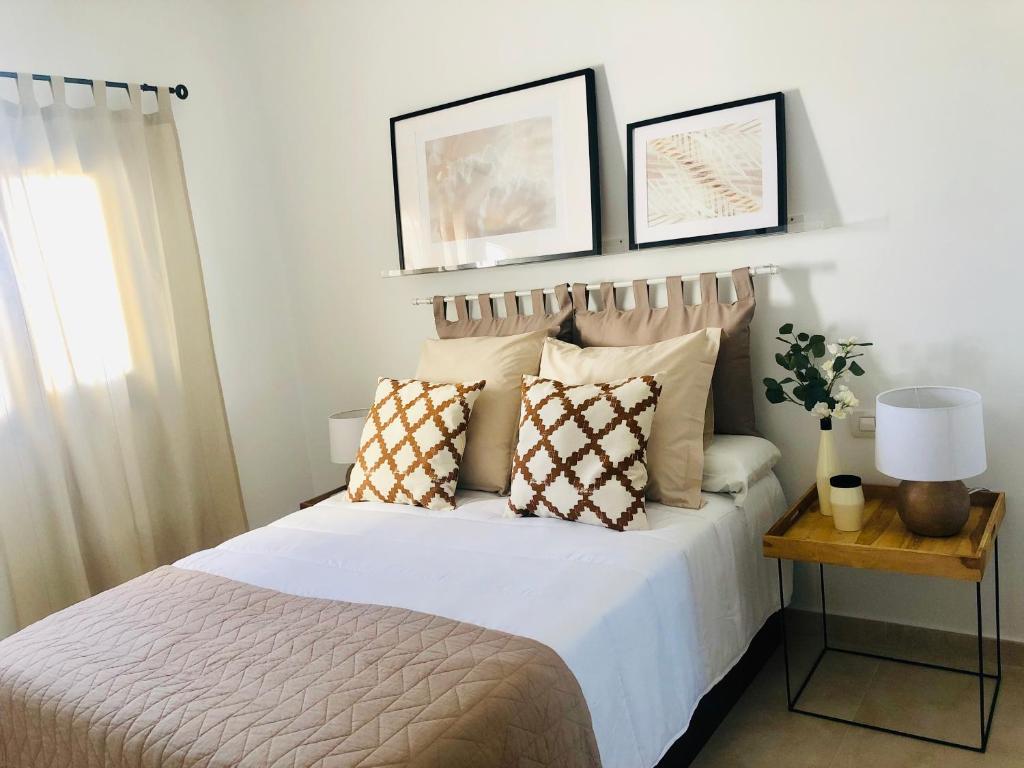 Postel nebo postele na pokoji v ubytování Canaryislandshost l My Nest