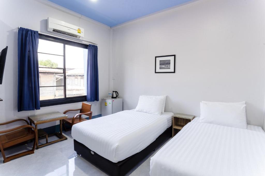 Postel nebo postele na pokoji v ubytování Udomsuk Hotel