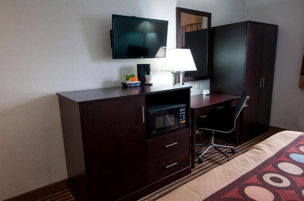 TV a/nebo společenská místnost v ubytování Quality Inn Wenatchee-Leavenworth