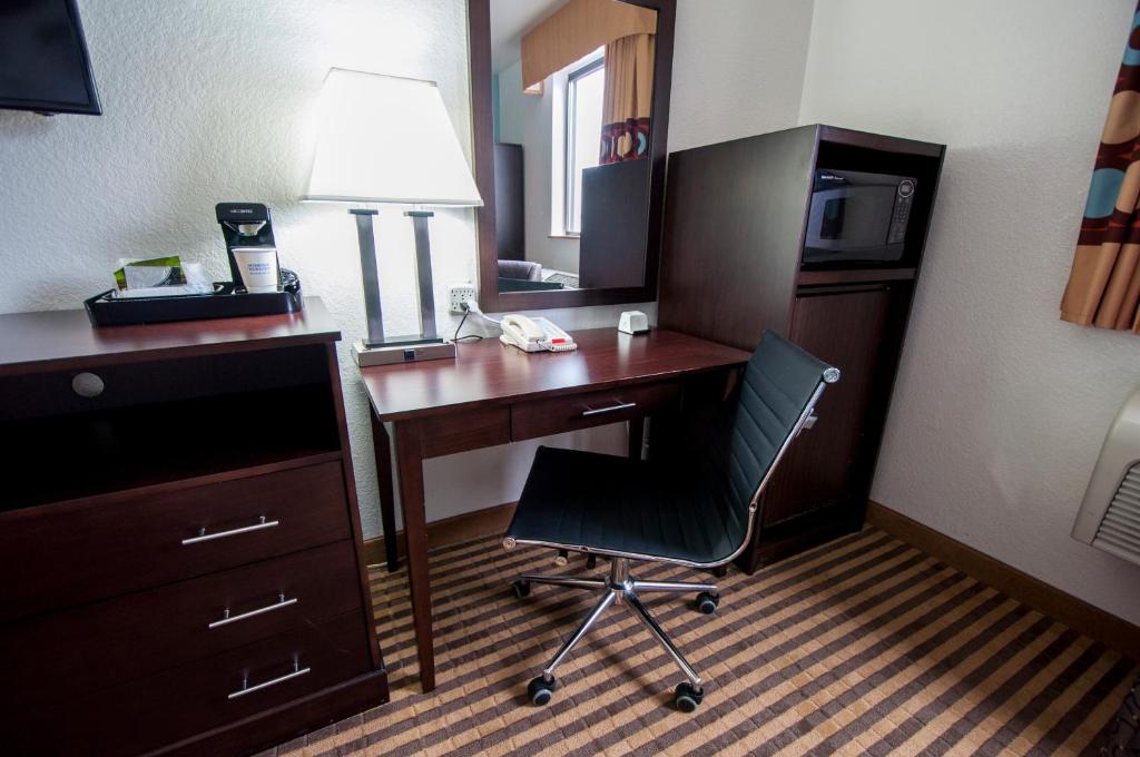 Kuchyň nebo kuchyňský kout v ubytování Quality Inn Wenatchee-Leavenworth