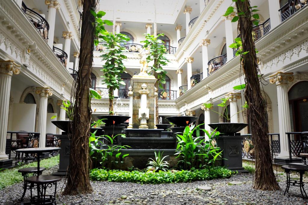 Restaurace v ubytování The Grand Palace Hotel Malang