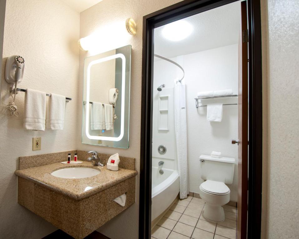 Koupelna v ubytování Quality Inn Wenatchee-Leavenworth