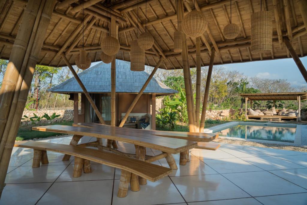 Bassein majutusasutuses Maringi Sumba by the Sumba Hospitality Foundation või selle lähedal