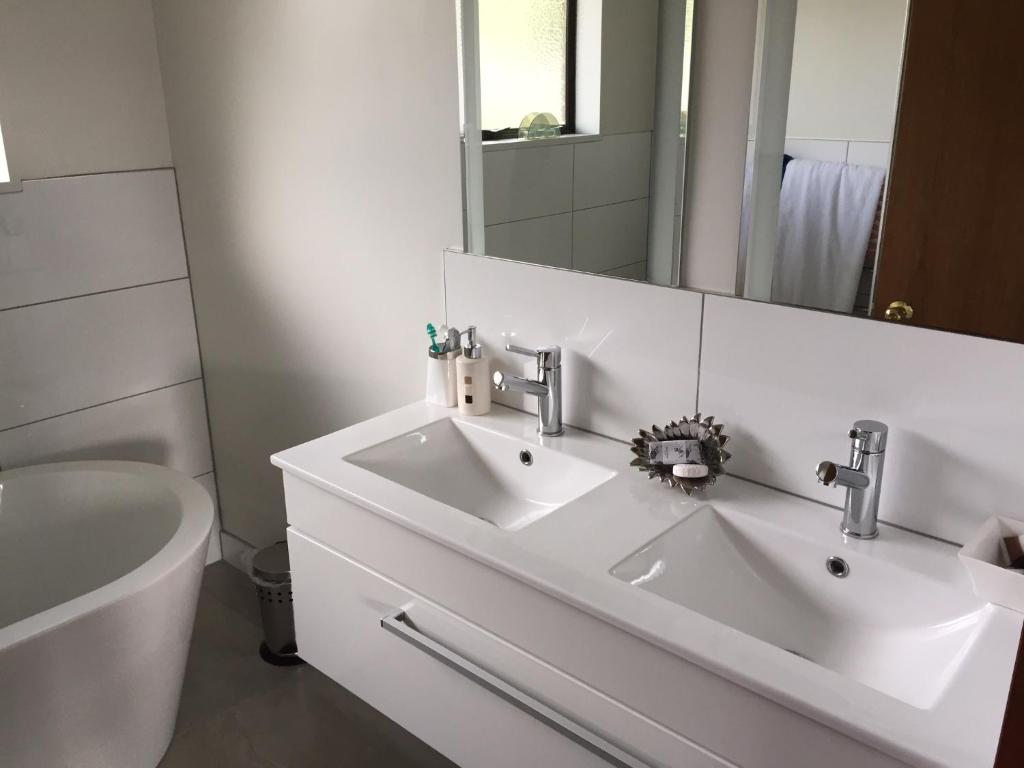 Maples on Harewood - Resim 3