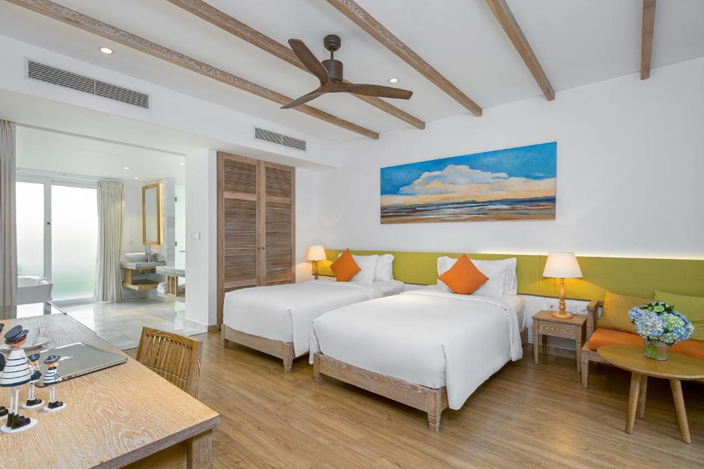 Twin Junior Suite with Terrace and Bathtub