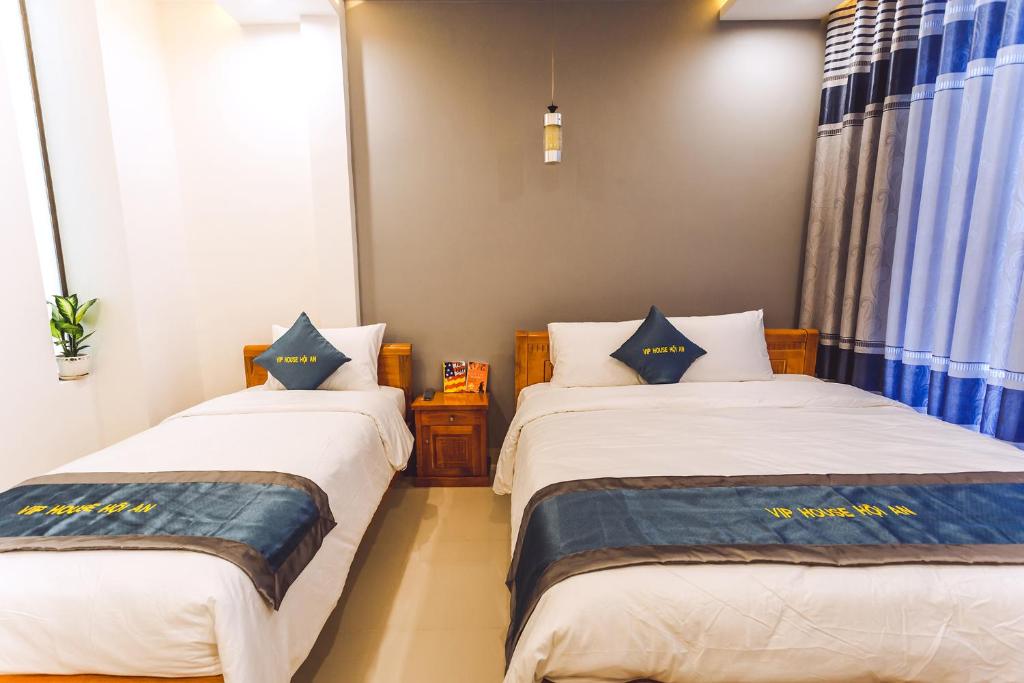 Postel nebo postele na pokoji v ubytování Vip House Hoi An Homestay