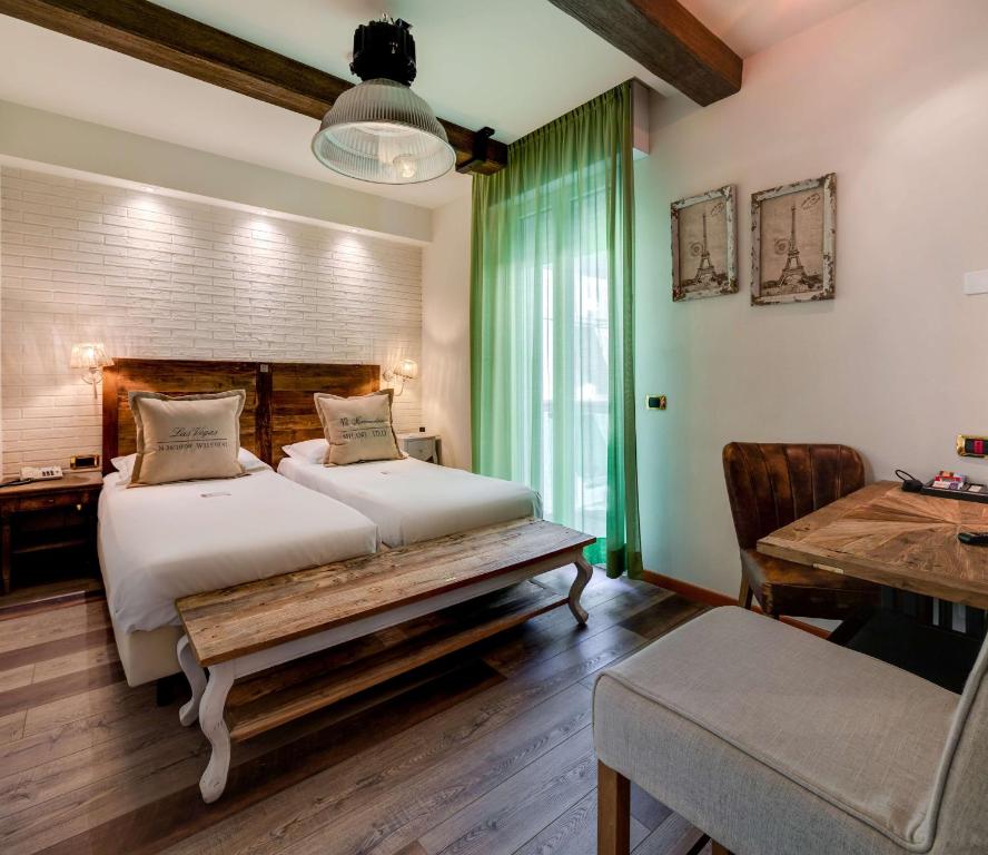 
Comfort King Room with Balcony - Annex
