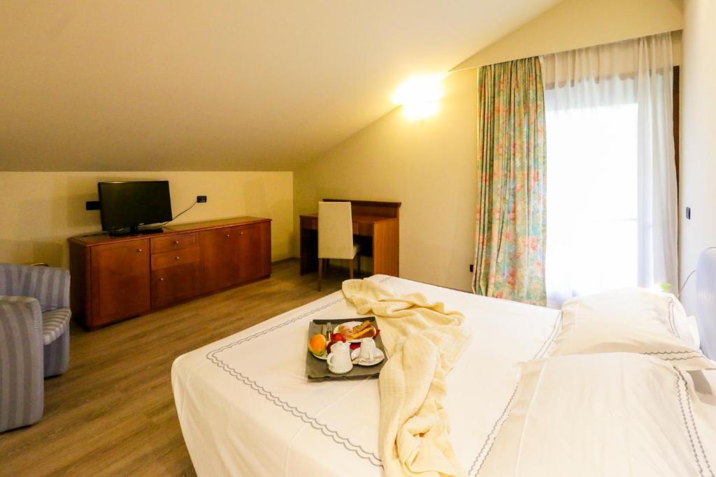 Uma cama ou camas num quarto em Hotel Miage