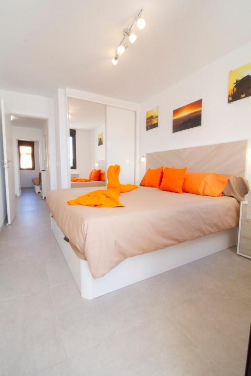 Posteľ alebo postele v izbe v ubytovaní MEDANO4YOU Orange Dream Holiday Home