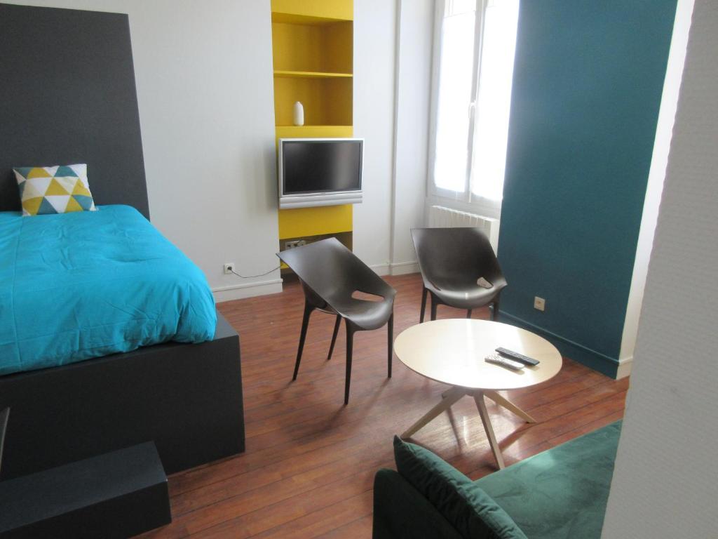 Préférence - Hypercentre avec parking privé gratuit et lit Queen size - Housity
