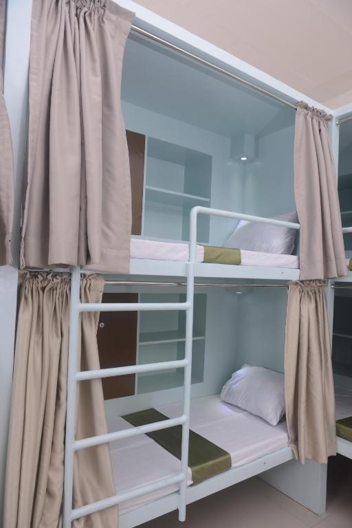 Mt Moriah Inn and Resto - Litera En La Habitación Del Dormitorio Femenino