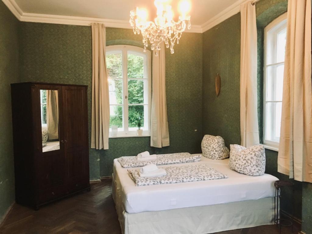 Postel nebo postele na pokoji v ubytování Art Hotel & Hostel