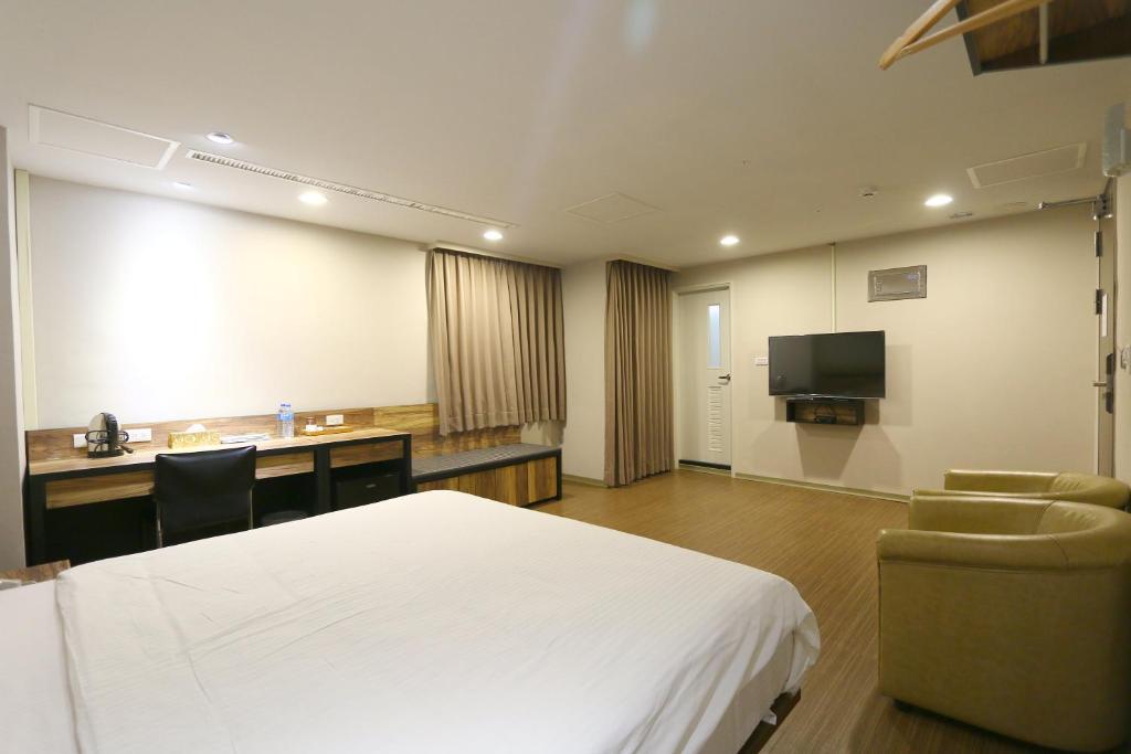 Televiisor ja/või meelelahutuskeskus majutusasutuses 鼎立安商務旅館 Dinglian Hotel