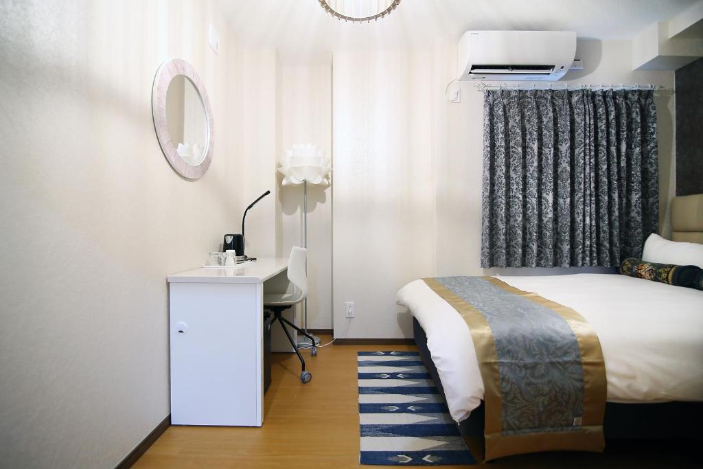 Postel nebo postele na pokoji v ubytování SHINJUKU GLOBAL HOTEL