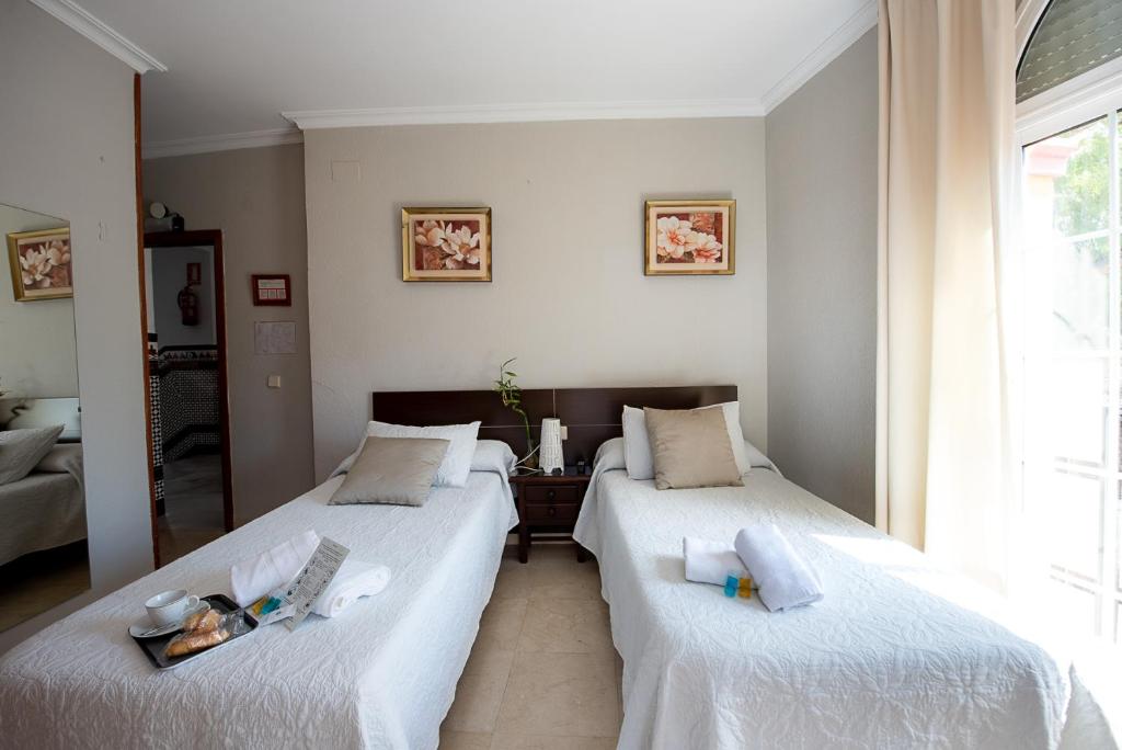 Postel nebo postele na pokoji v ubytování Hostal La Muralla